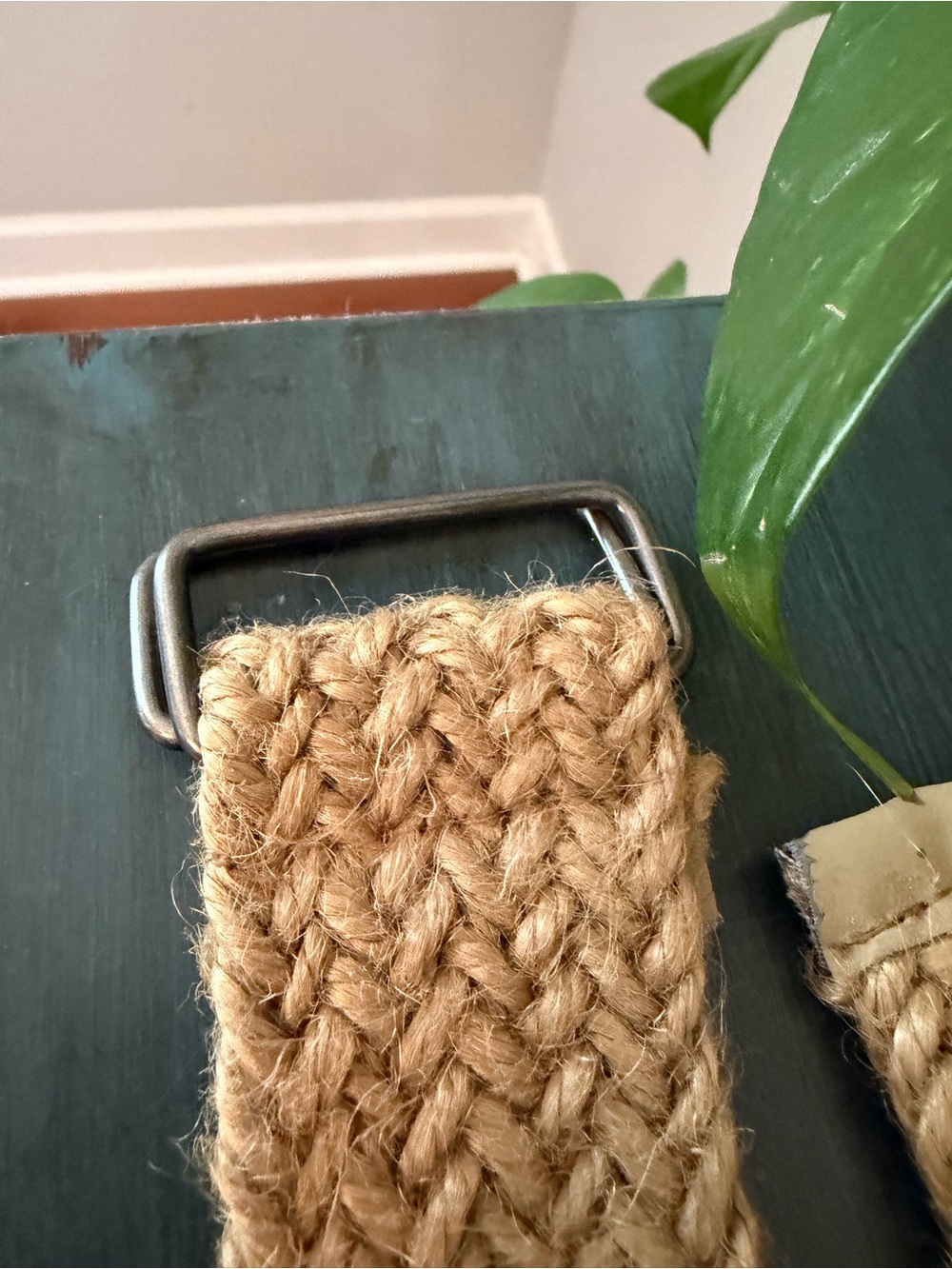 Natural Fiber Woven jute braid belt  with a simple metal buckle.